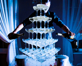 M2-bar mobilus kokteilių baras - Šampano piramidė - 1 Šampano piramidė - M2-bar mobilus kokteilių baras - 1