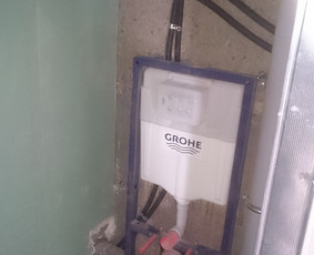 Potinkinio WC rėmo, vandentiekio montavimas.