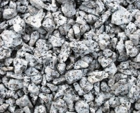 Kapų priežiūra, tvarkymas, paminklų gamyba - Kapavietės užpylimas skaldele - 4 Kapavietės užpylimas skaldele - Kapų priežiūra, tvarkymas, paminklų gamyba - 4