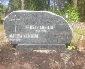 Raidžių kalimas ant paminklo kapinėse / Raidžių kalimas ant paminklo / Darbų pavyzdys ID 1262415