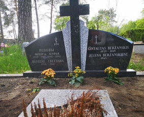 Raidžių kalimas ant paminklo kapinėse / Raidžių kalimas ant paminklo / Darbų pavyzdys ID 1262421