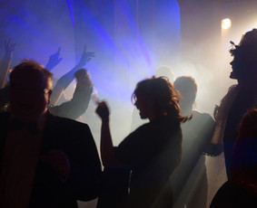 Dainininkai,dj,atlikėjai,vedėjai, grupės,pro garsas ir scena - Dainininkai, muzikos grupės - 4 Dainininkai, muzikos grupės - Dainininkai,dj,atlikėjai,vedėjai, grupės,pro garsas ir scena - 4