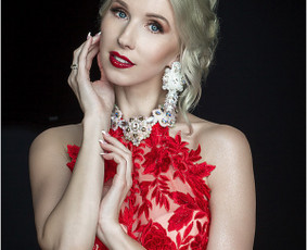 Asmeninės fotosesijos, fotostudijoje ir viešoje erdvėje.
Foto-studijos nuoma- tik 10,€/ 1 val.
Foto-studijos adresas: Šaltinių g-vė 11-18 , Vilnius