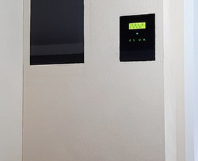 Unikalus, automatinis, apsaugotas, įeinančio lauko oro šildytuvas su trijų pakopu filtru. Šiame projekte įdėta kūrybos ir meistriškumo ne tik elektronikoje, bet ir mechanikoje bei programavime.