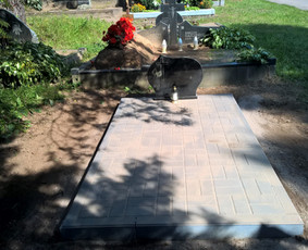 Ypač pigus kapavietės dengimas betoninėmis trinkelėmis, karveliškių kapinės 865688083