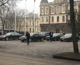 2017.03.09-10 Tarptautinis Europos prezidentų susitikimas Kaune

#prezidentai #transportas #palyda #auksciausia #klase #vip #kaunas #airport #suvairuotoju #nuoma #automobilio #mb #mercedes #starcl...