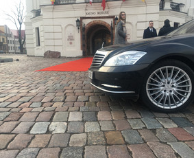 2017.03.09-10 Tarptautinis Europos prezidentų susitikimas Kaune

#prezidentai #transportas #palyda #auksciausia #klase #vip #kaunas #airport #suvairuotoju #nuoma #automobilio #mb #mercedes #starcl...