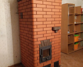 Šildymo krosnis iš siaurų keraminių plytų.