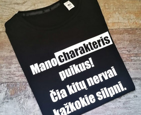 Marškinėlių kaina 10 eurų, siuntimas registruotu paštu 2 eurai, omniva paštomatu 2,50