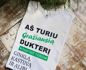 Marškinėlių kaina 10 eurų, siuntimas registruotu paštu 2 eurai, omniva paštomatu 2,50