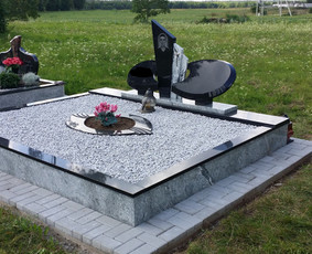 Kapų tvarkymas, priežiūra - Kapavietės užpylimas skaldele - 1 Kapavietės užpylimas skaldele - Kapų tvarkymas, priežiūra - 1
