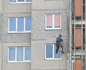 Aukštalipių paslaugos Pramoninis alpinizmas Siūlių remontas - Blokinių namų siūlių hermetizavimas - 2 Blokinių namų siūlių hermetizavimas - Aukštalipių paslaugos Pramoninis alpinizmas Siūlių remontas - 2