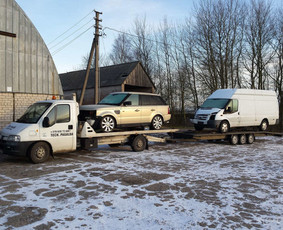 Techninė pagalba kelyje Šiauliai ir automobilių supirkimas - Automobilio rato keitimas - 1 Automobilio rato keitimas - Techninė pagalba kelyje Šiauliai ir automobilių supirkimas - 1