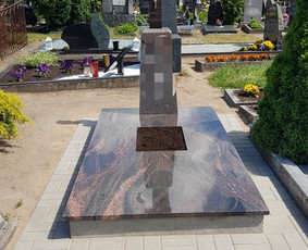 Kapavietės projekto įrengimas, plokštės dengimas, trinkelių klojimas.