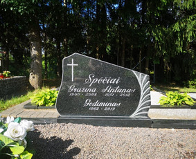 Iškaltas naujas užrašas, pritaikytas šriftas.