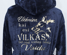 Siuvinėjimas ant chalatų ir kitos tekstilės pagal individualius užsakymus įvairioms progoms. Minimalus kiekis - 1 vnt.