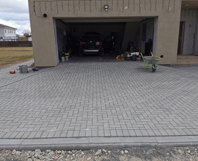 Betoninių įvažiavimo bortų įrengimas