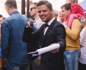 Renginių vedėjas Justinas Daugėla vedamos šventės užkulisiuose