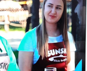 2020-08-29 Tv 3 laidoje ,,Maisto kelias" mūsų darbais pasipuošė laidos dalyviai.
Prijuostes pagamino Namų Madam https://www.facebook.com/namu.madam
Siuvinėjimo paslaugą atliko  MB ,,Egiedra"