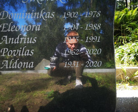 Iškalta nauja data, nudažytos raidės.