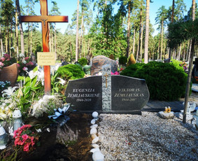 Raidžių kalimas ant paminklo kapinėse / Raidžių kalimas ant paminklo / Darbų pavyzdys ID 1393793
