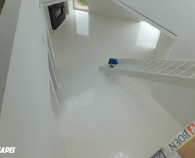 MAPEFLOOR SL savaime išsilyginanti epoksidinė grindų danga (balta) . Gyvenamasis namas.
http://velvemst.lt/uploads/Mapefloor_SL_lt.pdf