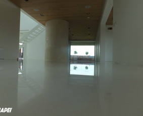 MAPEFLOOR SL savaime išsilyginanti epoksidinė grindų danga (balta) . Gyvenamasis namas.
http://www.mapei.com/public/NO/products/6732-mapefloorsl-lt.pdf