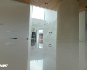 MAPEFLOOR SL savaime išsilyginanti epoksidinė grindų danga (balta) . Gyvenamasis namas.
http://www.mapei.com/public/NO/products/6732-mapefloorsl-lt.pdf