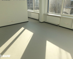 Įrengta MAPEFLOOR SL savaime išsilyginanti epoksidinė grindų danga visuomeninėse patalpose Vilniuje. Matinis paviršius. 
http://www.mapei.com/public/NO/products/6732-mapefloorsl-lt.pdf