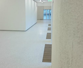ULTRATOP cementinė savaime išsilyginanti grindų danga. "Terrazzo" efektas su marmuro užpildais, Valstybės pažinimo centras Vilniuje. http://velvemst.lt/uploads/517_ultratop_lt_160318.pdf