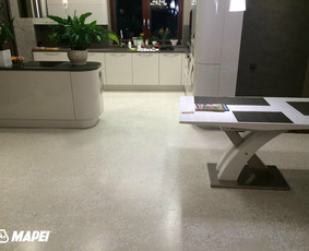 ULTRATOP cementinė savaime išsilyginanti grindų danga. "Terrazzo" efektas su marmuro užpildais, privačios patalpos. http://velvemst.lt/uploads/517_ultratop_lt_160318.pdf