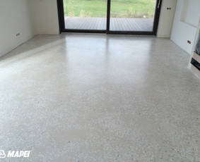 ULTRATOP cementinė savaime išsilyginanti grindų danga. "Terrazzo" efektas su marmuro užpildais, privačios patalpos. http://velvemst.lt/uploads/517_ultratop_lt_160318.pdf