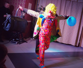 Cirko &scaron;ou pasirodymai - Iliuzionistas Jonas Palionis, &scaron;okėjų kolektyvas Leila Dance - 1