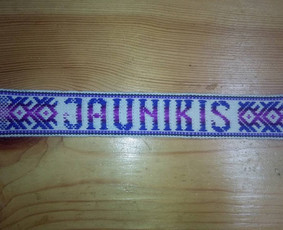 30cm ilgio juostelė.
Naudojama kaip stalo kortelė.