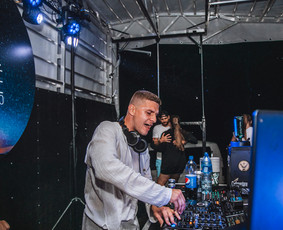 Teko ne tik teikti apšvietimo ir įgarsinimo paslaugas, bet ir sugroti pačiame "NAKTIGONE" festivalyje.