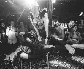 Talentas,Grožis, Kokybė, Tobulumas ... tai Diamonds SHOW!
Pasiilgai nenumaldomo širdies virpulio?! Kraują stingdančių pojūčių?...
Mes Jūsų šventes paversime įsimintinomis amžiams.
