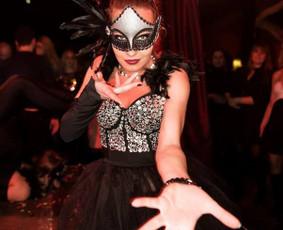 Talentas,Grožis, Kokybė, Tobulumas ... tai Diamonds SHOW!
Pasiilgai nenumaldomo širdies virpulio?! Kraują stingdančių pojūčių?...
Mes Jūsų šventes paversime įsimintinomis amžiams.