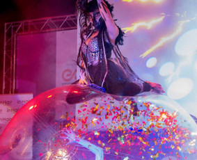 Talentas,Grožis, Kokybė, Tobulumas ... tai Diamonds SHOW!
Pasiilgai nenumaldomo širdies virpulio?! Kraują stingdančių pojūčių?...
Mes Jūsų šventes paversime įsimintinomis amžiams.
