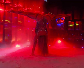 Talentas,Grožis, Kokybė, Tobulumas ... tai Diamonds SHOW!
Pasiilgai nenumaldomo širdies virpulio?! Kraują stingdančių pojūčių?...
Mes Jūsų šventes paversime įsimintinomis amžiams.