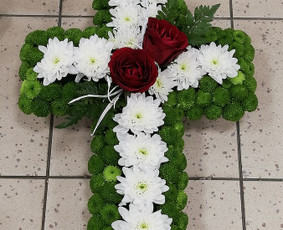 Gedulo vainikų ruošimas - Gėlių pristatymas Alytuje - Balionų arka - 2