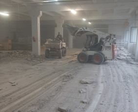 Sandėlio senų betono grindų demontavimas.