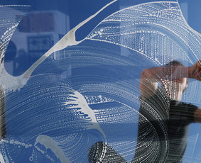 Langu valymas - Komercinių patalpų valymas - 1 Komercinių patalpų valymas - Langu valymas - 1