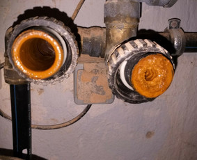 Vandens filtrų valymo darbai.