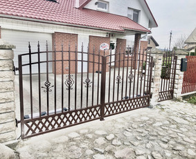 Tvoros,vartai,automatika,metalinės konstrukcijos - Metalinės tvoros - 1 Metalinės tvoros - Tvoros,vartai,automatika,metalinės konstrukcijos - 1