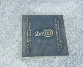 Bronzinė plaketė