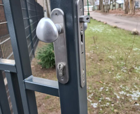 Kruopščiai atliekami apsaugos darbai. - Telefonspynių montavimas - 4 Telefonspynių montavimas - Kruopščiai atliekami apsaugos darbai. - 4