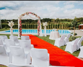 Raudono kilimo nuoma - Šventinės įrangos nuoma Klaipėdoje - 1