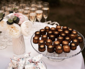 Šampano/vaišių staliuko paslauga Jūsų šventei.