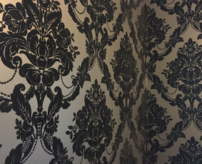 Tapetai Black velvet, Damask patern, isklijuotas tualetas