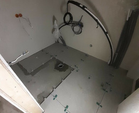 Vonios remontas - Plytelių klijavimas - 4